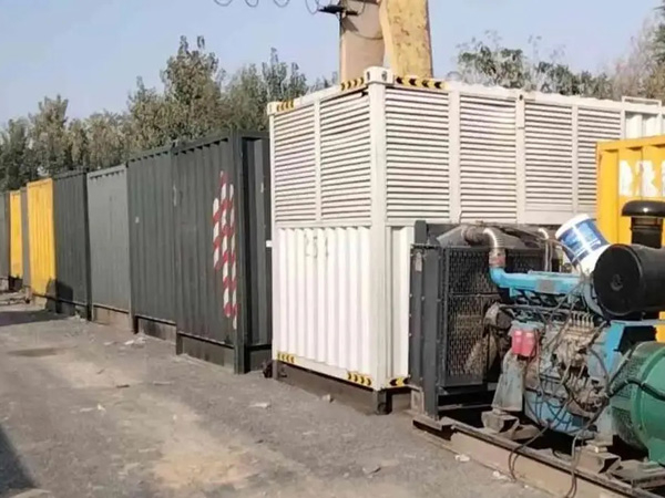 衡东200KW柴油发电机机组每小时油耗是多少？